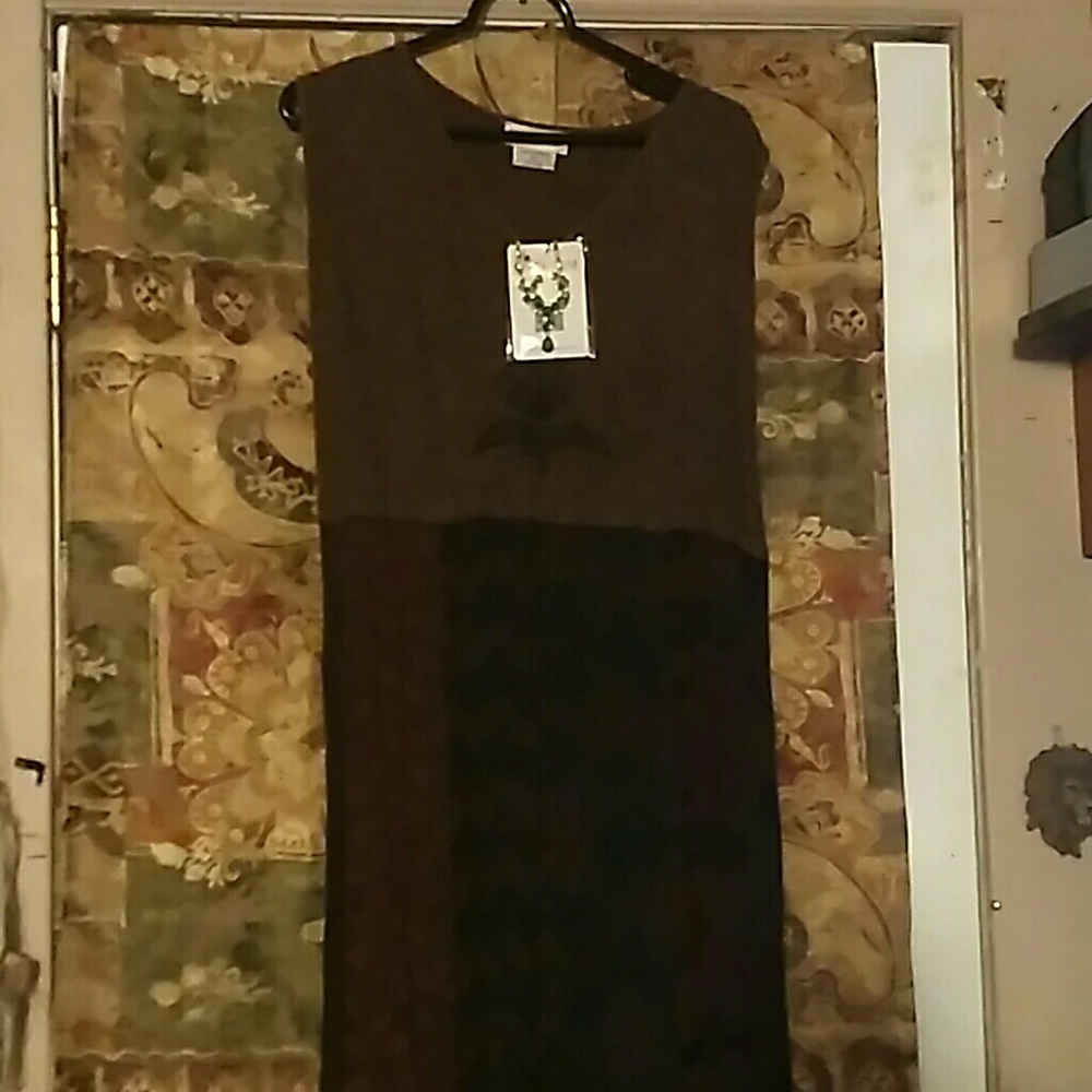 Indian dress with green necklace